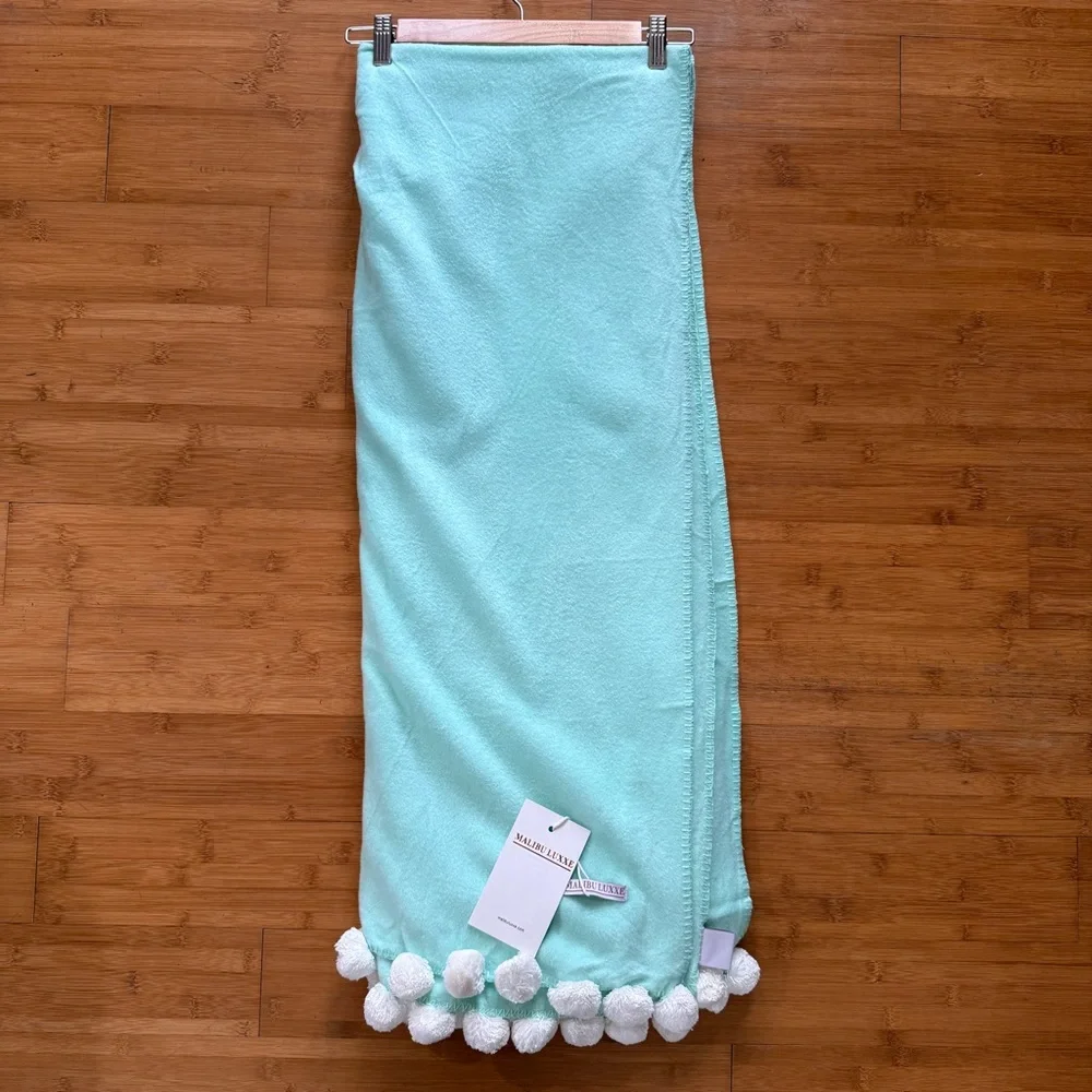 Malibu Luxxe Luxxe Pom Pom Throw Green‎ New